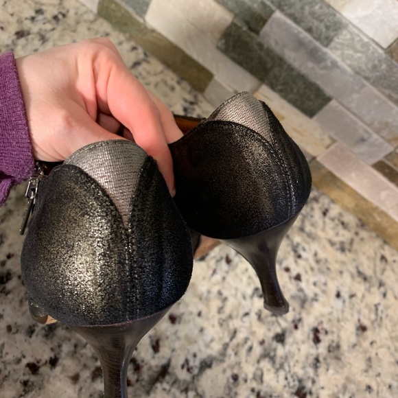 DONALD J. PLINER | metallic bronze pointed booties - Picture 5 of 7